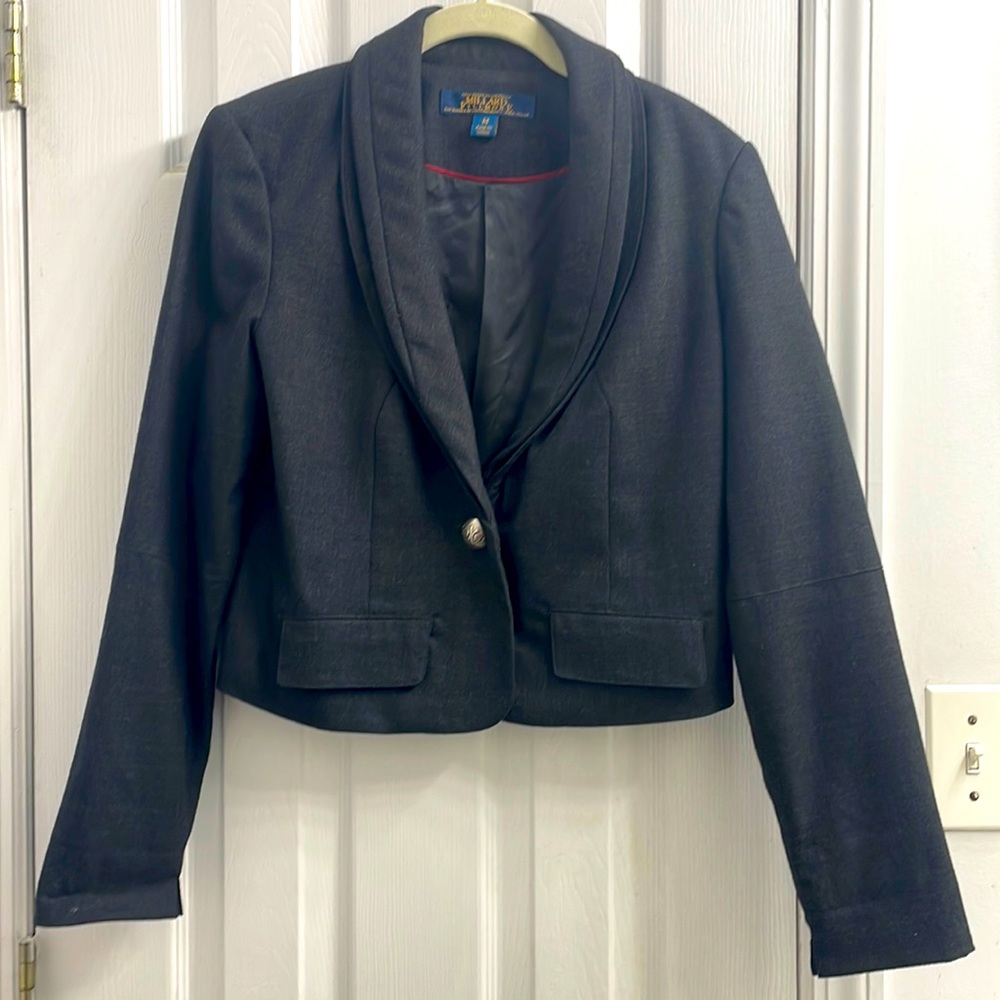 Grey cropped wool blazer with cool metal button